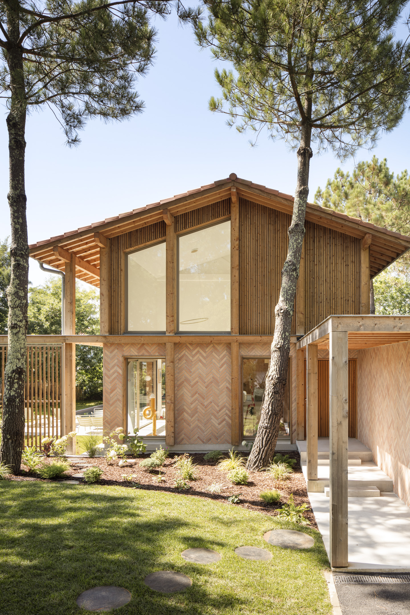 Mo Architectures — Nuria
