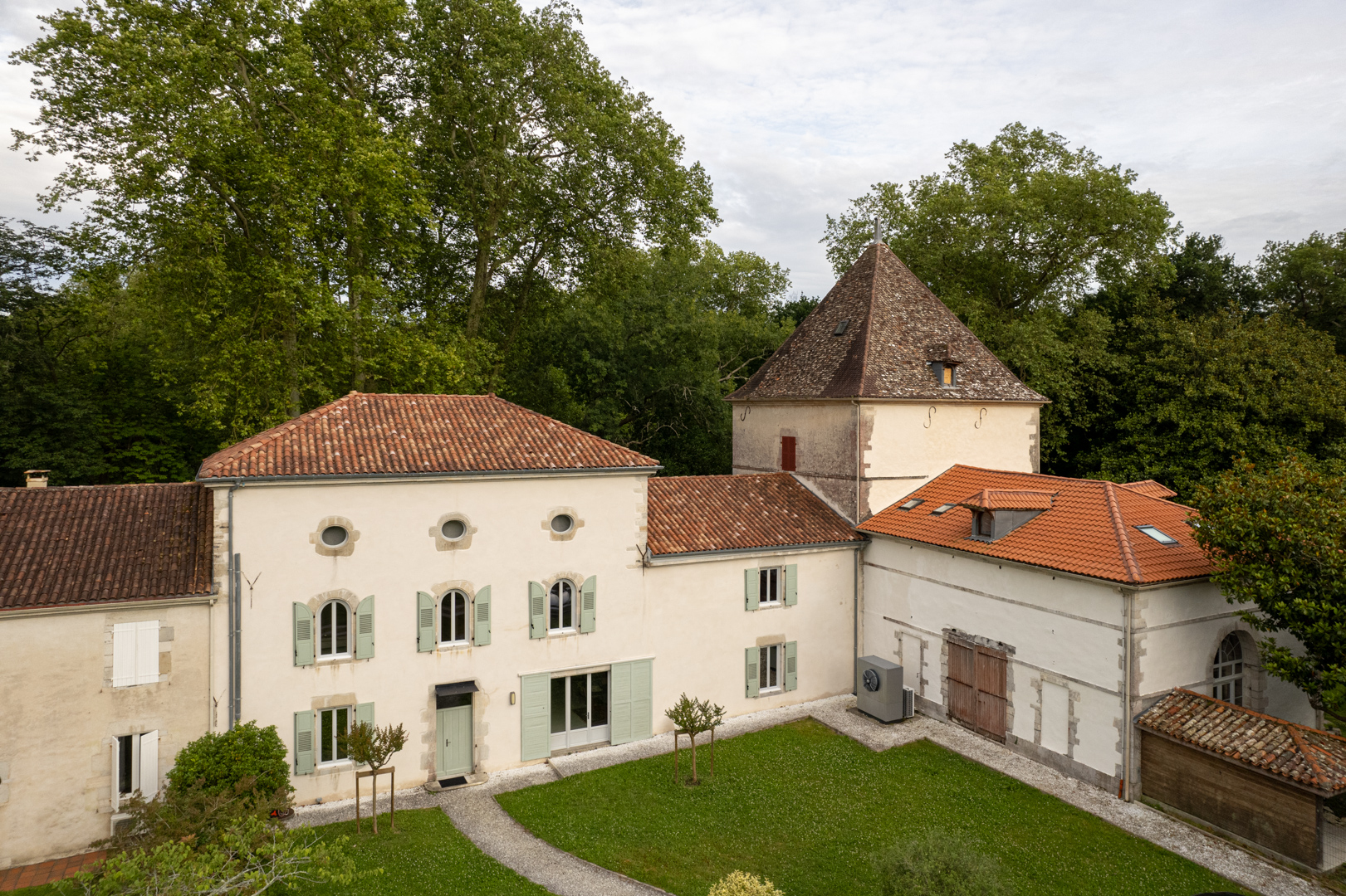 Objet Commun x Matera Chateau de Biaudos 34